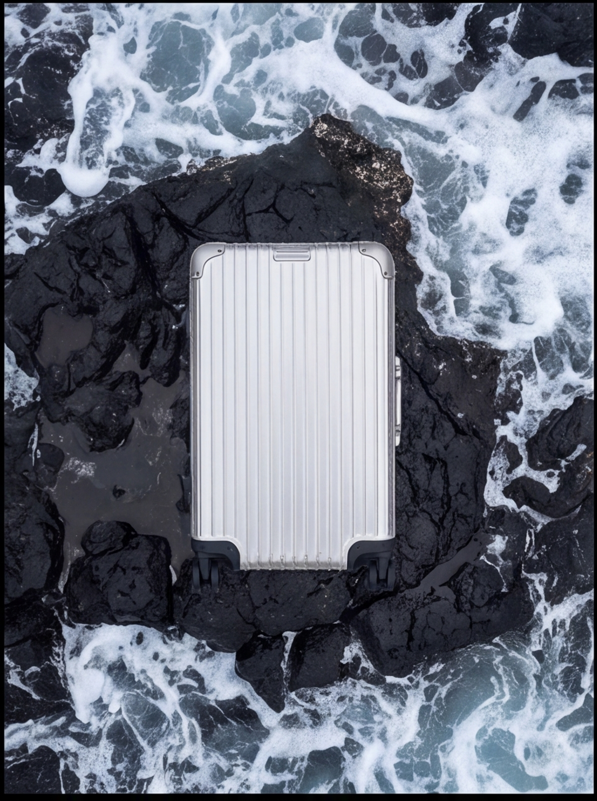 The Atlas Aluminium Luggage — Champagne