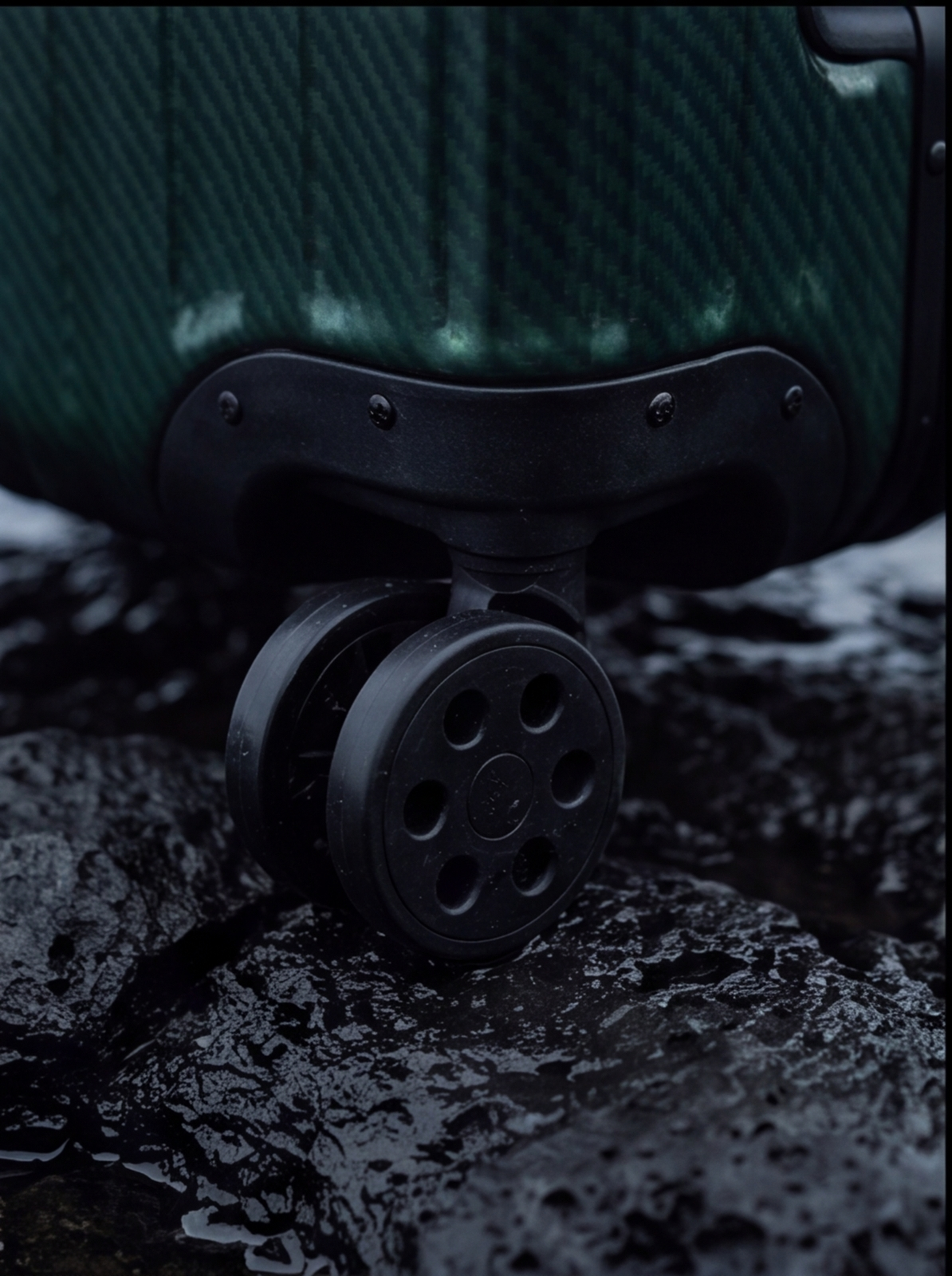 The Atlas Aluminium Luggage — Pacific Green Limited Edition